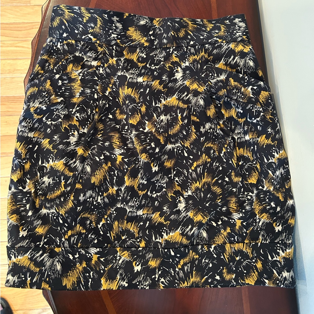 French Connection Black and Gold Pencil Skirt